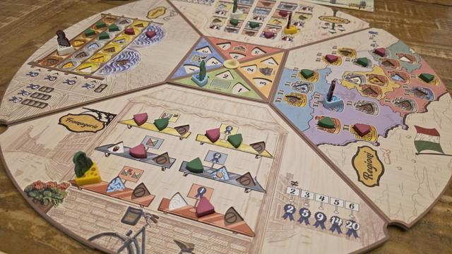 2 player game of fromage with formaggio