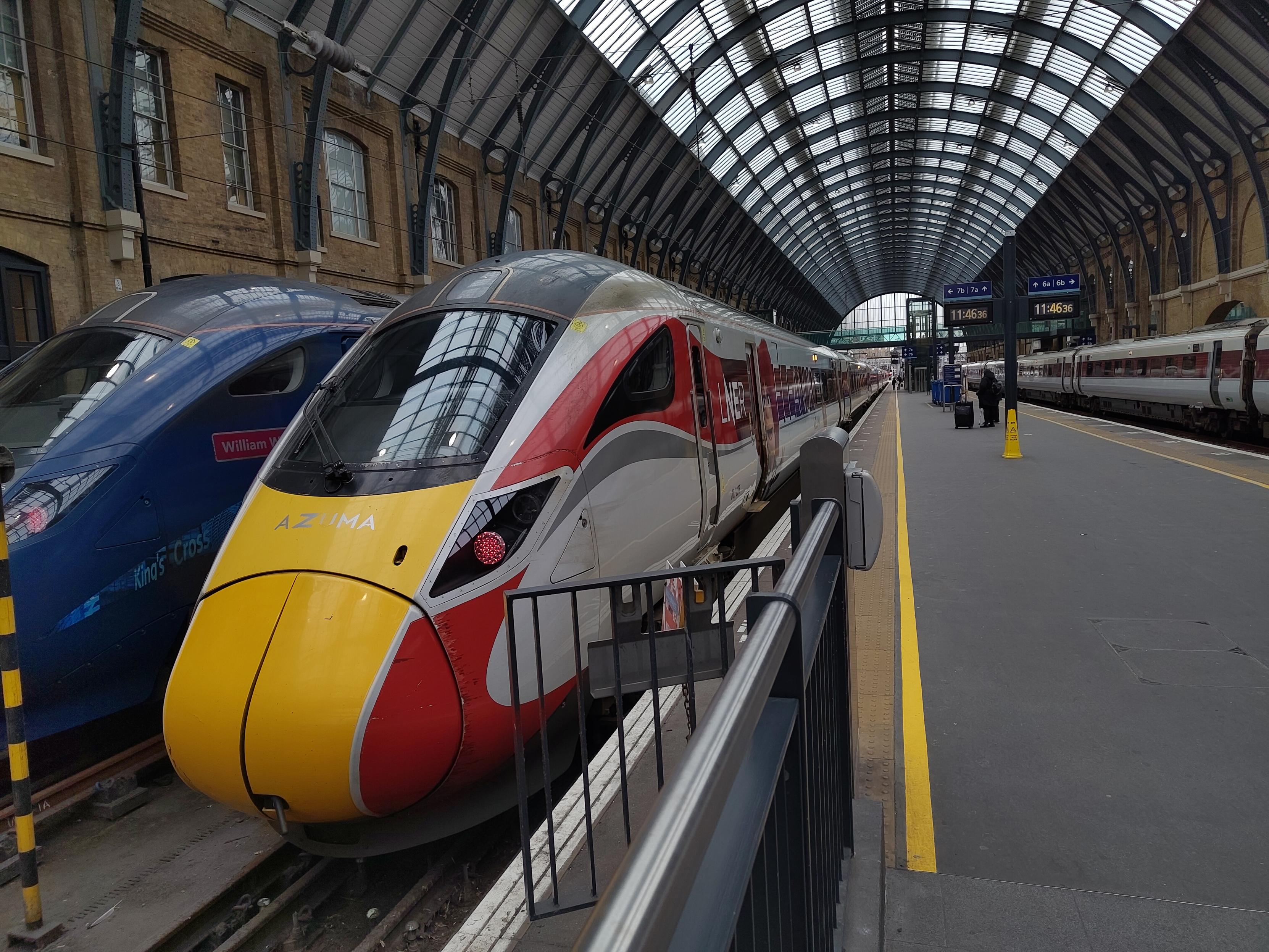 An LNER Azuma train at platform 7 at King's Cross station